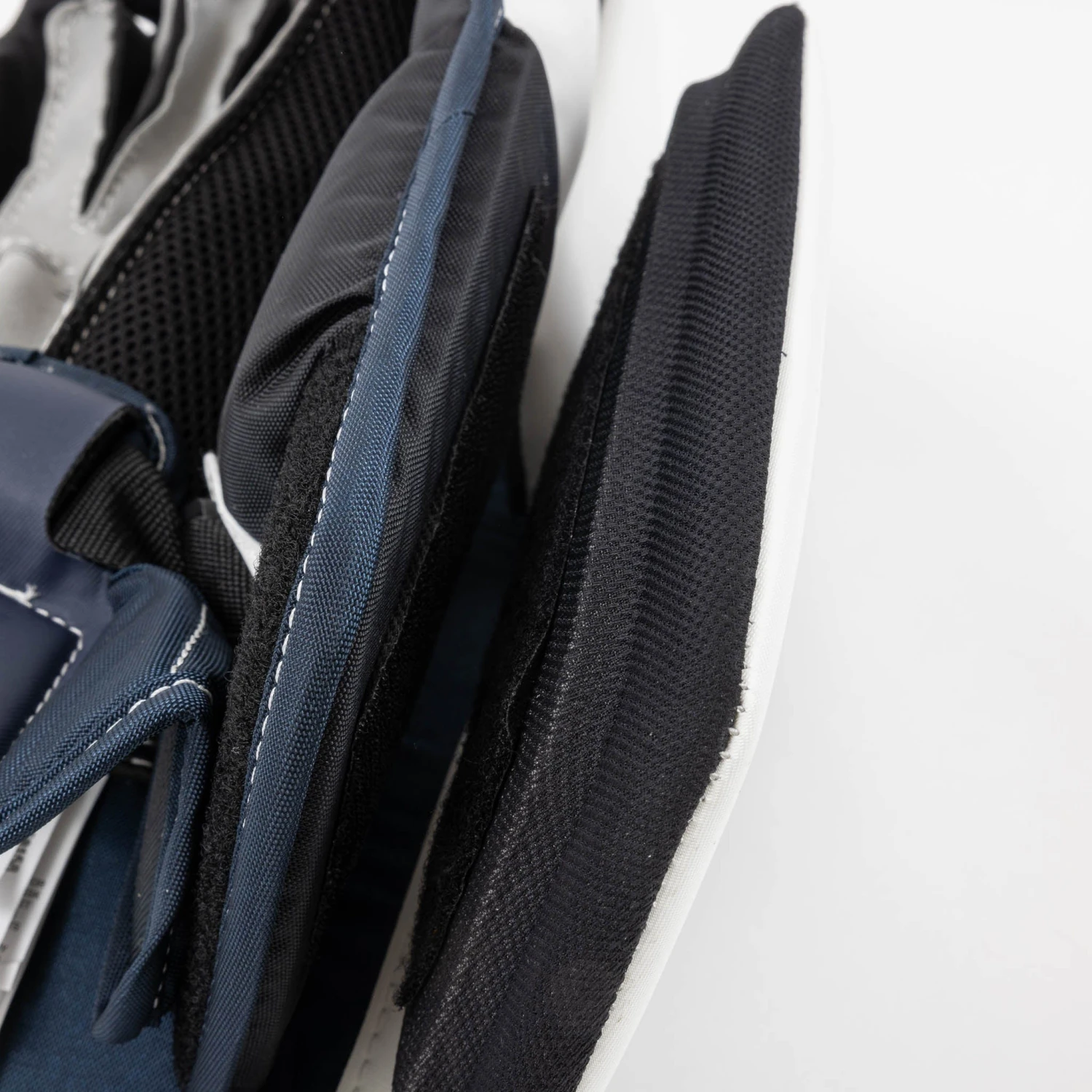 CCM Axis 2.9 Intermediate Goalie Blocker 9 CCM Axis 2.9 Intermediate Goalie Blocker - Image 9