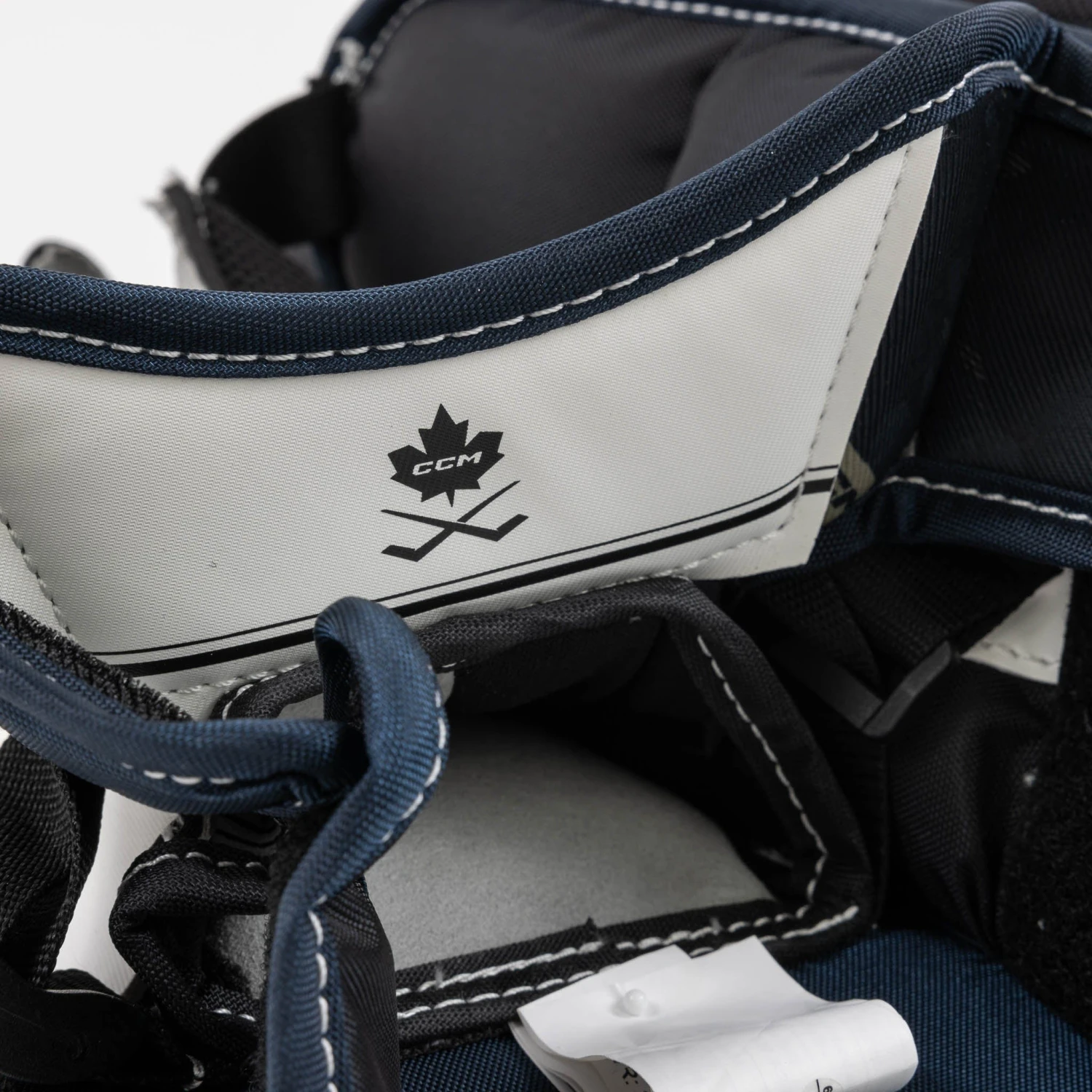 CCM Axis 2.9 Intermediate Goalie Blocker 10 CCM Axis 2.9 Intermediate Goalie Blocker - Image 10