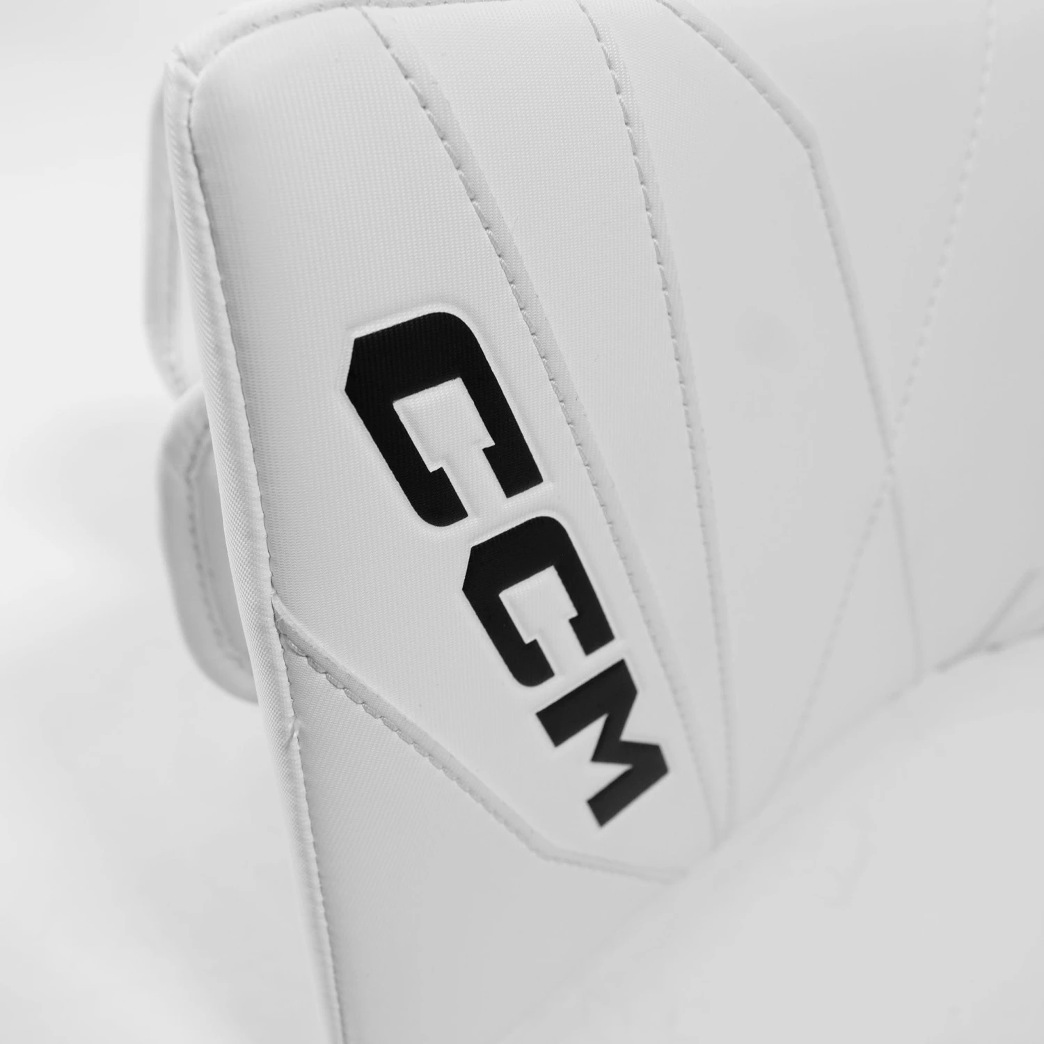 CCM Axis 2.9 Intermediate Goalie Blocker - Source Exclusive 3 CCM Axis 2.9 Intermediate Goalie Blocker - Source Exclusive - Image 3