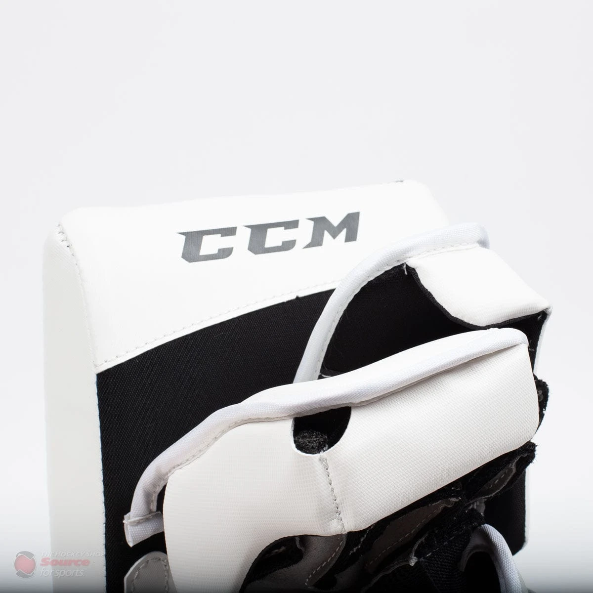 CCM Extreme Flex E4.5 Junior Goalie Blocker - Source Exclusive 6 CCM Extreme Flex E4.5 Junior Goalie Blocker - Source Exclusive - Image 6