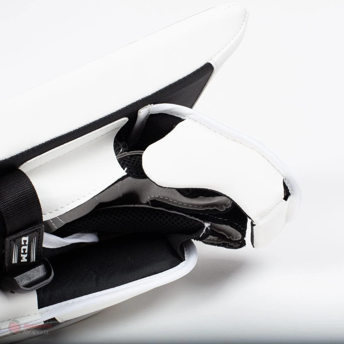 CCM Extreme Flex E4.5 Junior Goalie Blocker - Source Exclusive 5 CCM Extreme Flex E4.5 Junior Goalie Blocker - Source Exclusive - Image 5