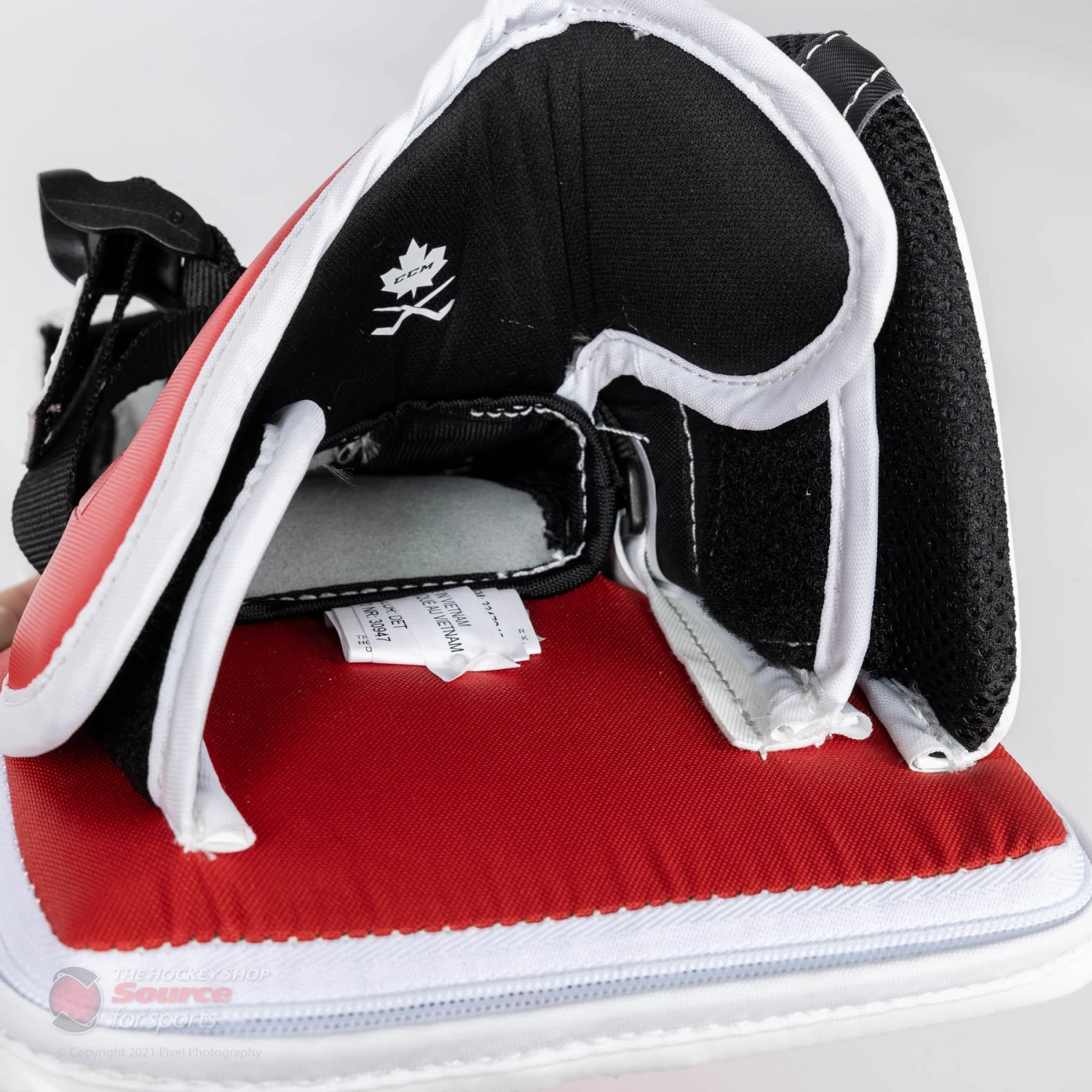 CCM Extreme Flex E5.5 Youth Goalie Blocker 9 CCM Extreme Flex E5.5 Youth Goalie Blocker - Image 9