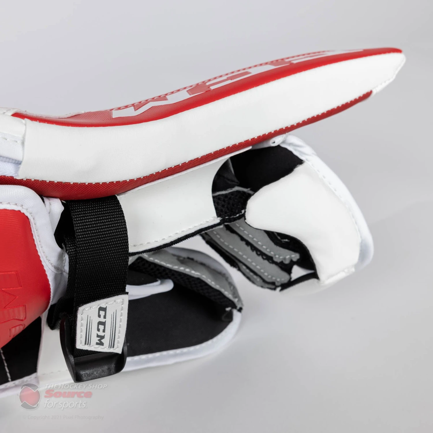 CCM Extreme Flex E5.5 Youth Goalie Blocker 5 CCM Extreme Flex E5.5 Youth Goalie Blocker - Image 5