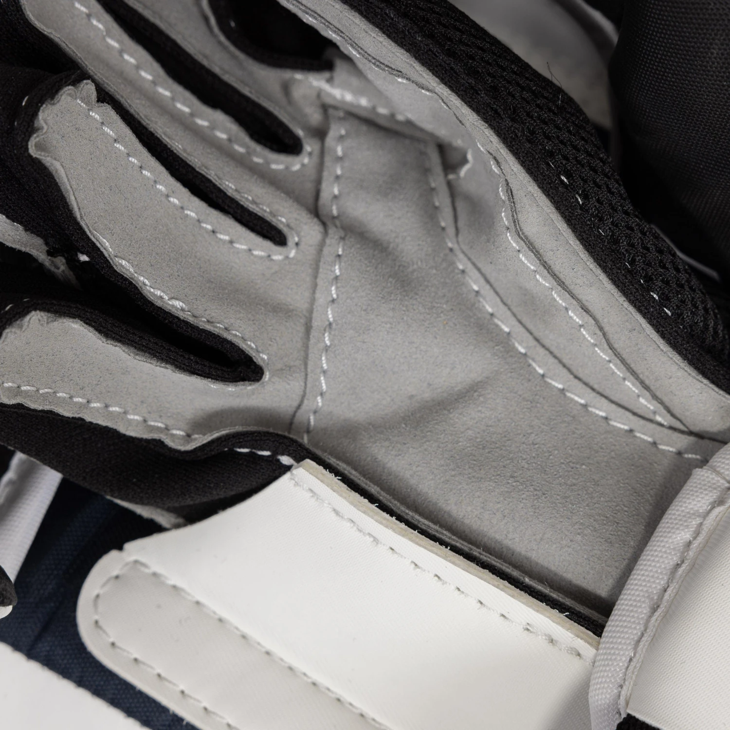 CCM Extreme Flex E6.5 Junior Goalie Blocker 5 CCM Extreme Flex E6.5 Junior Goalie Blocker - Image 5