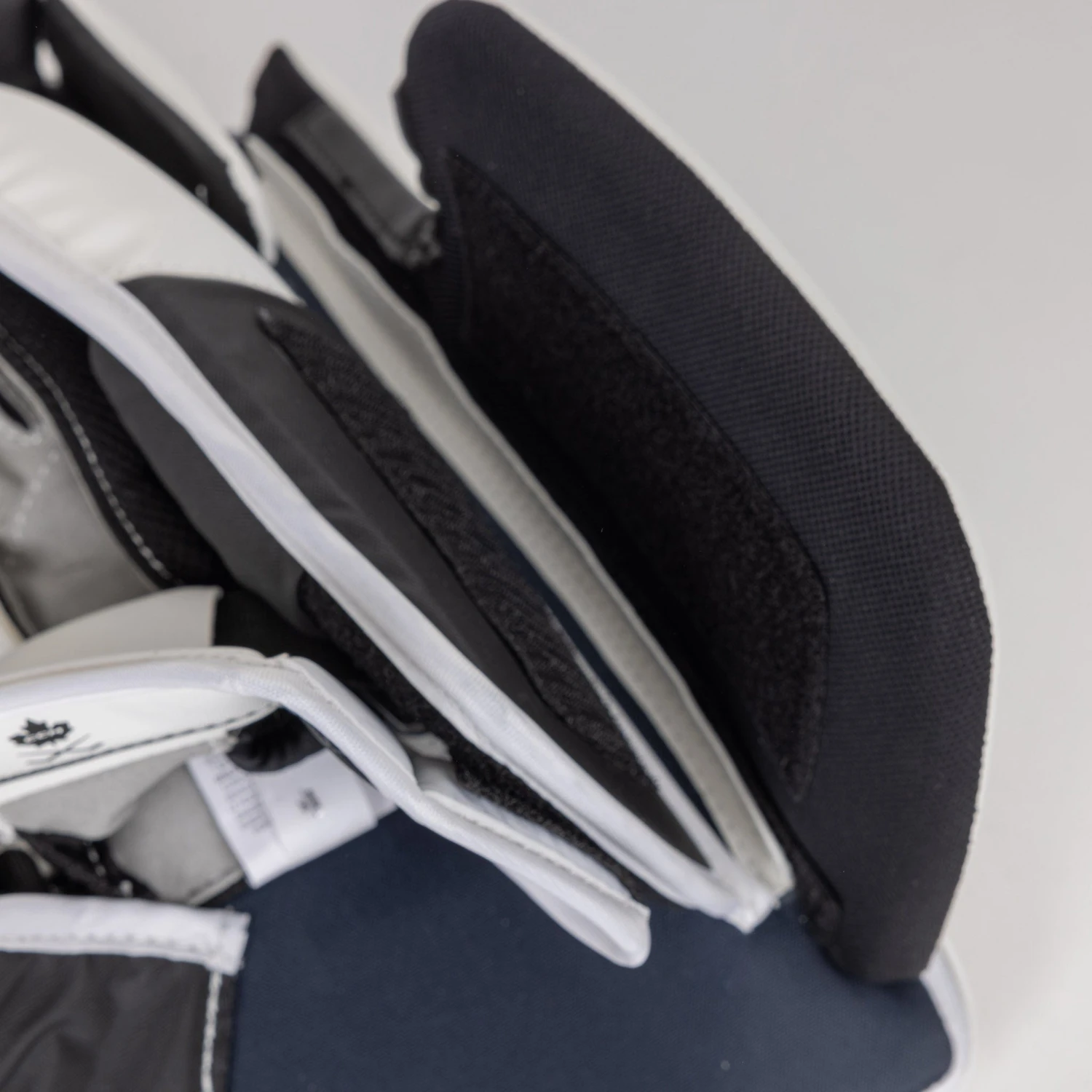 CCM Extreme Flex E6.5 Junior Goalie Blocker 6 CCM Extreme Flex E6.5 Junior Goalie Blocker - Image 6