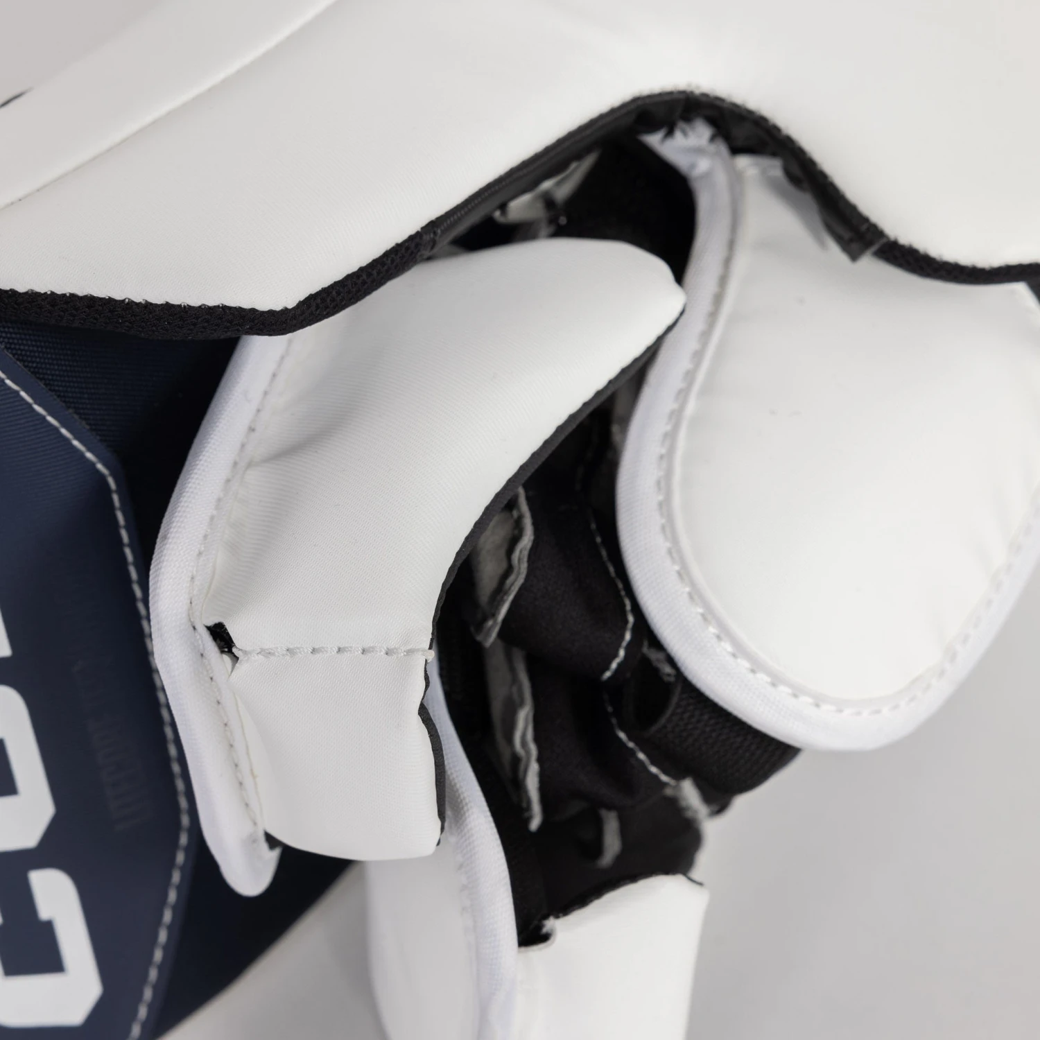 CCM Extreme Flex E6.5 Junior Goalie Blocker 9 CCM Extreme Flex E6.5 Junior Goalie Blocker - Image 9