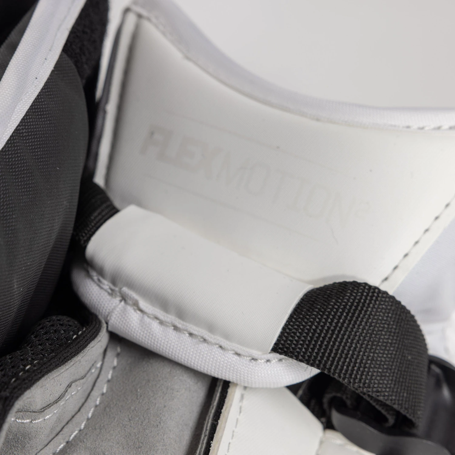 CCM Extreme Flex E6.5 Junior Goalie Blocker 10 CCM Extreme Flex E6.5 Junior Goalie Blocker - Image 10