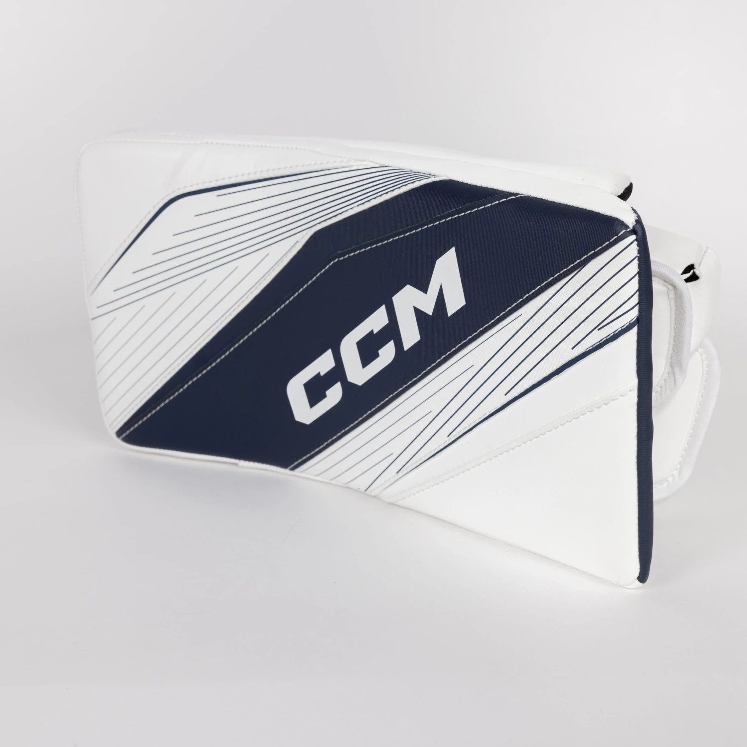 CCM Extreme Flex E6.5 Junior Goalie Blocker 2 CCM Extreme Flex E6.5 Junior Goalie Blocker - Image 2