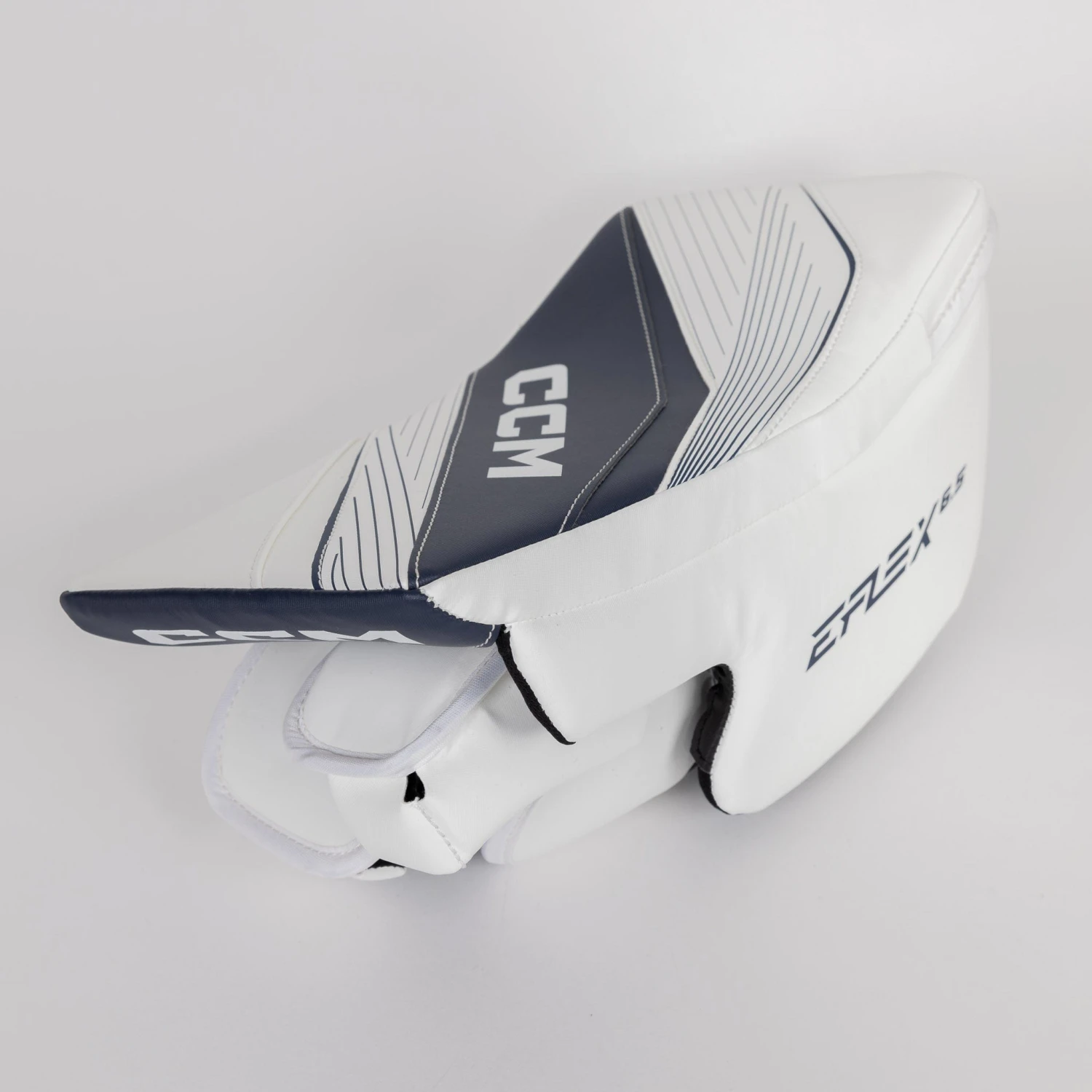 CCM Extreme Flex E6.5 Junior Goalie Blocker 3 CCM Extreme Flex E6.5 Junior Goalie Blocker - Image 3