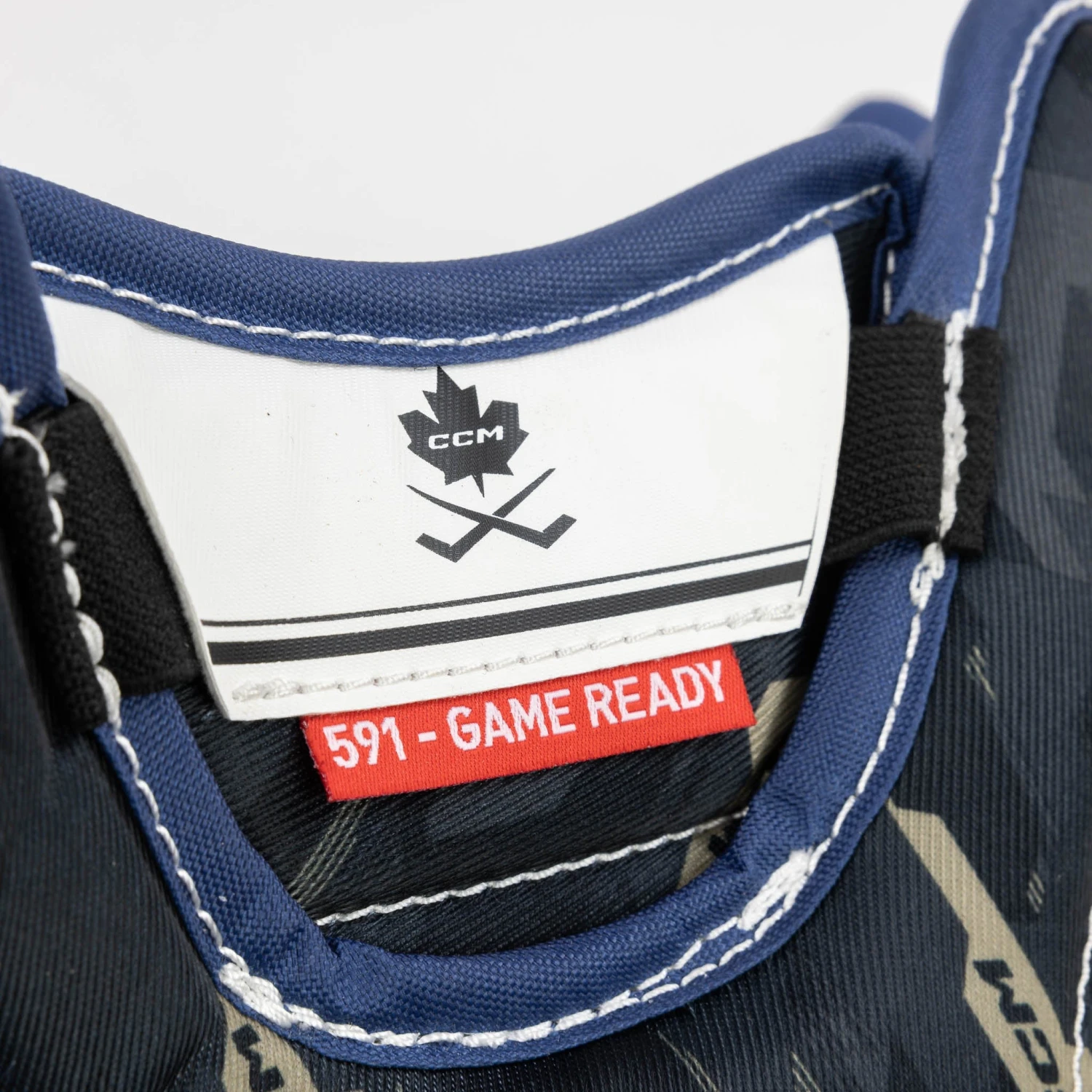 CCM Axis 2.5 Junior Goalie Catcher 10 CCM Axis 2.5 Junior Goalie Catcher - Image 10