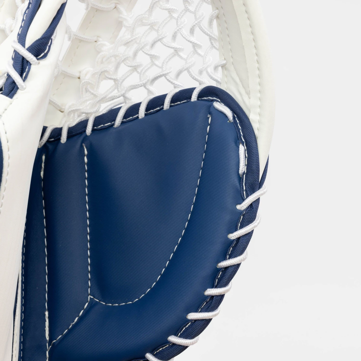 CCM Axis 2.5 Junior Goalie Catcher 6 CCM Axis 2.5 Junior Goalie Catcher - Image 6