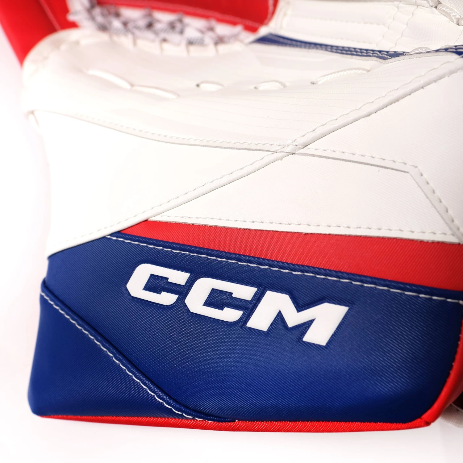 CCM Axis 2 Senior Goalie Catcher - 590 Degree 5 CCM Axis 2 Senior Goalie Catcher - 590 Degree - Image 5