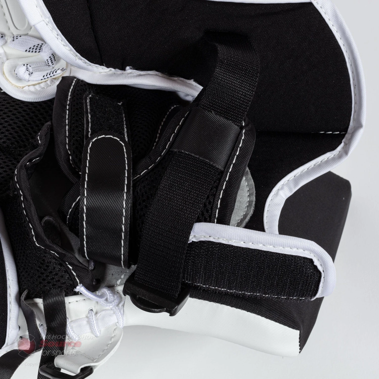 CCM Axis A1.5 Junior Goalie Catcher - Source Exclusive 9 CCM Axis A1.5 Junior Goalie Catcher - Source Exclusive - Image 9