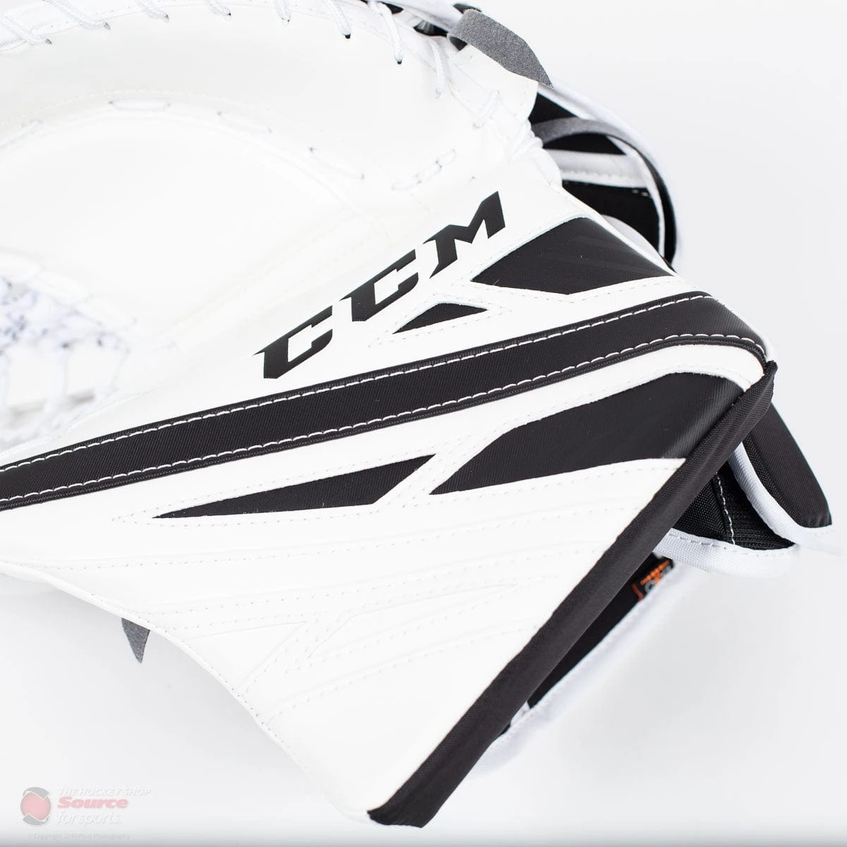 CCM Extreme Flex E4.9 Intermediate Goalie Catcher - Source Exclusive 7 CCM Extreme Flex E4.9 Intermediate Goalie Catcher - Source Exclusive - Image 7