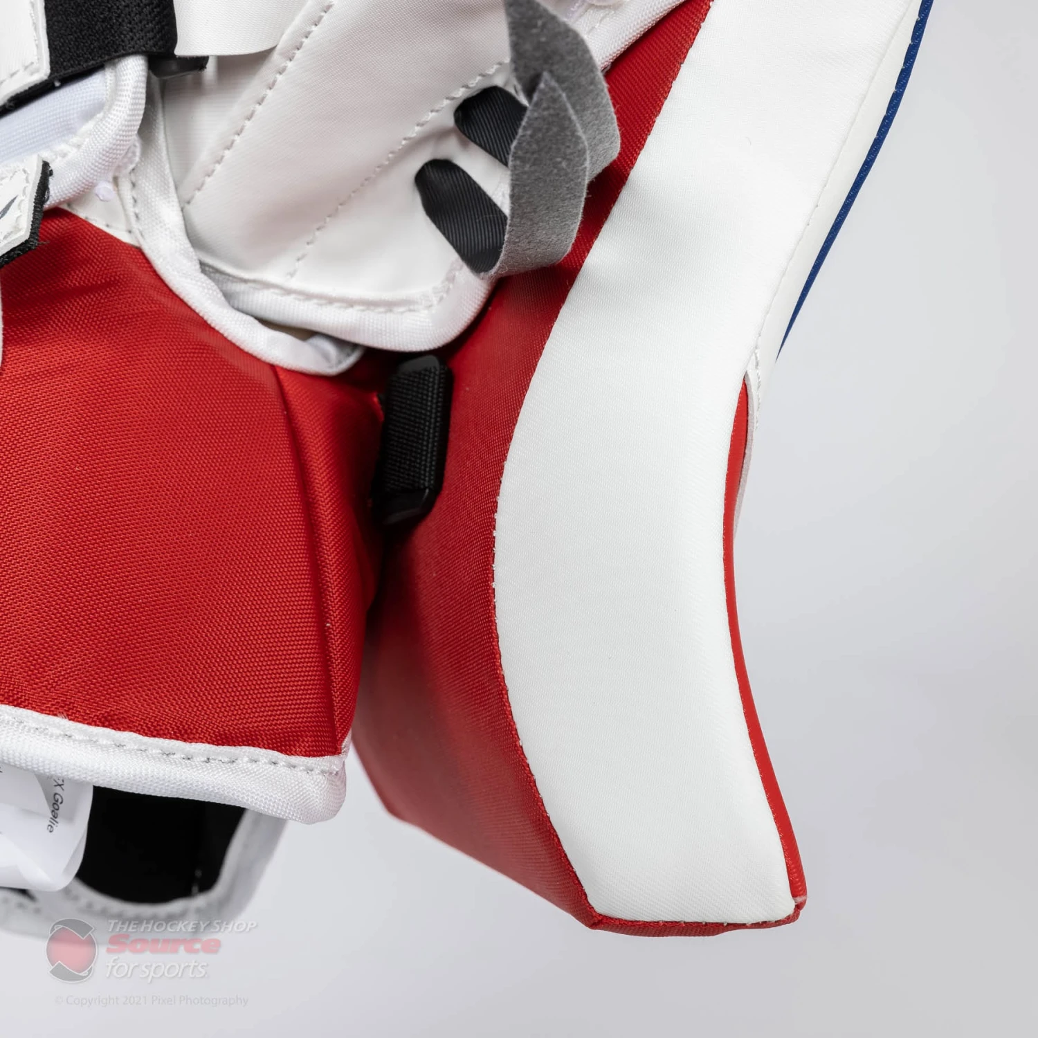 CCM Extreme Flex E5.5 Senior Goalie Catcher 7 CCM Extreme Flex E5.5 Senior Goalie Catcher - Image 7