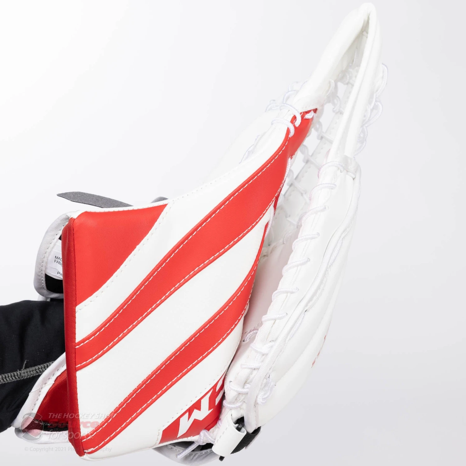 CCM Extreme Flex E5.5 Youth Goalie Catcher 2 CCM Extreme Flex E5.5 Youth Goalie Catcher - Image 2