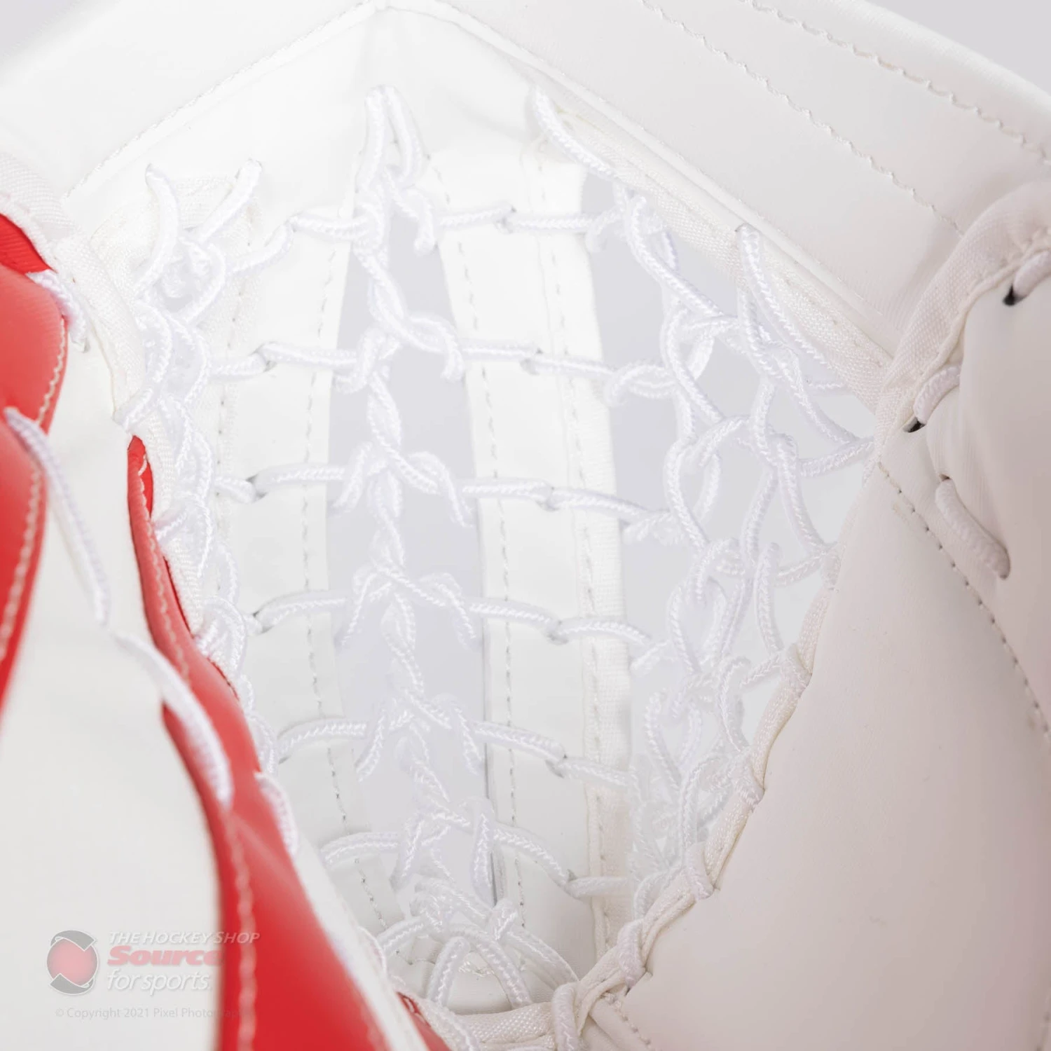 CCM Extreme Flex E5.5 Youth Goalie Catcher 4 CCM Extreme Flex E5.5 Youth Goalie Catcher - Image 4