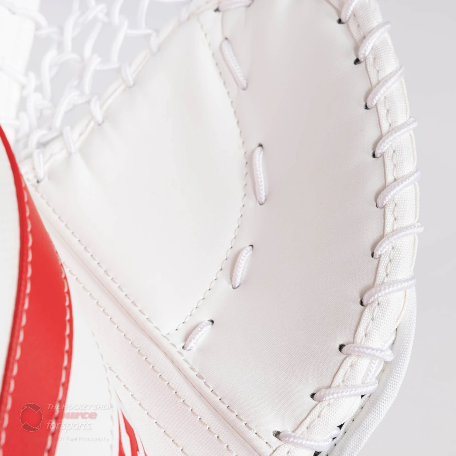 CCM Extreme Flex E5.5 Youth Goalie Catcher 3 CCM Extreme Flex E5.5 Youth Goalie Catcher - Image 3