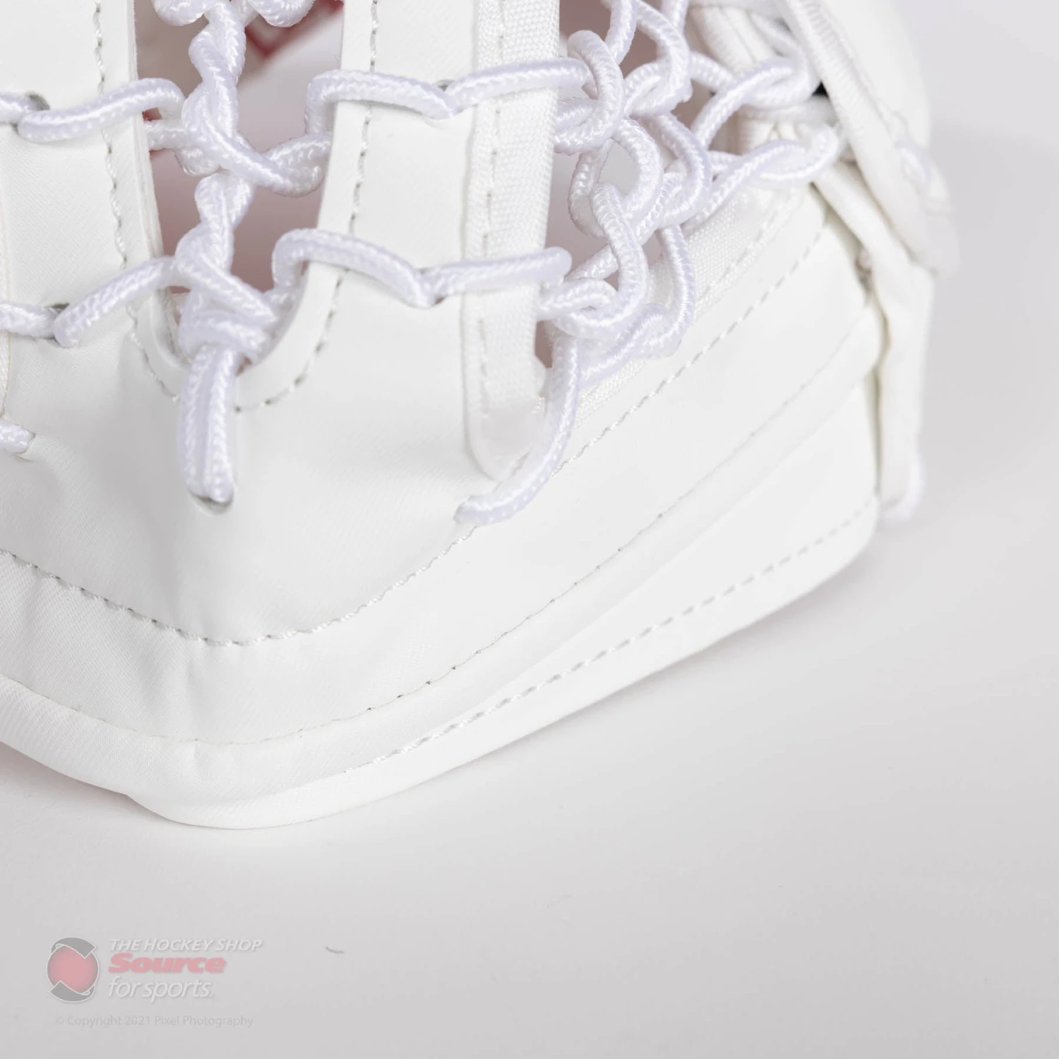 CCM Extreme Flex E5.5 Youth Goalie Catcher 7 CCM Extreme Flex E5.5 Youth Goalie Catcher - Image 7