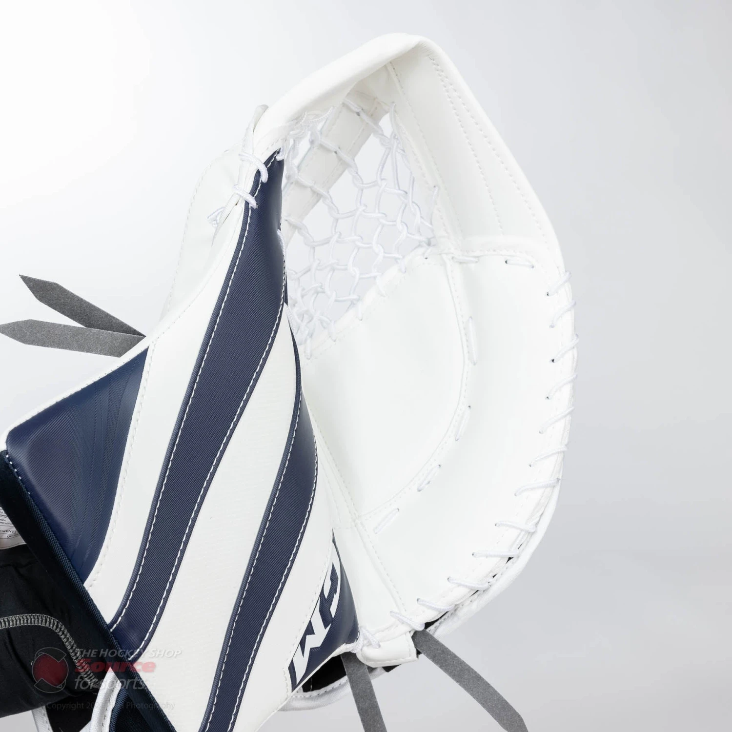 CCM Extreme Flex E5.9 Intermediate Goalie Catcher 3 CCM Extreme Flex E5.9 Intermediate Goalie Catcher - Image 3