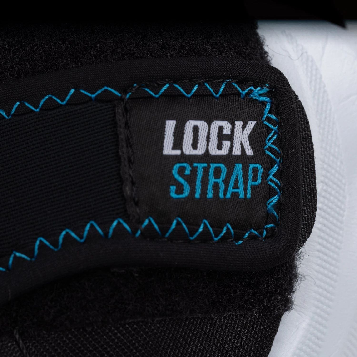 CCM Jetspeed FT6 Pro Senior Hockey Elbow Pads 4 CCM Jetspeed FT6 Pro Senior Hockey Elbow Pads - Image 4