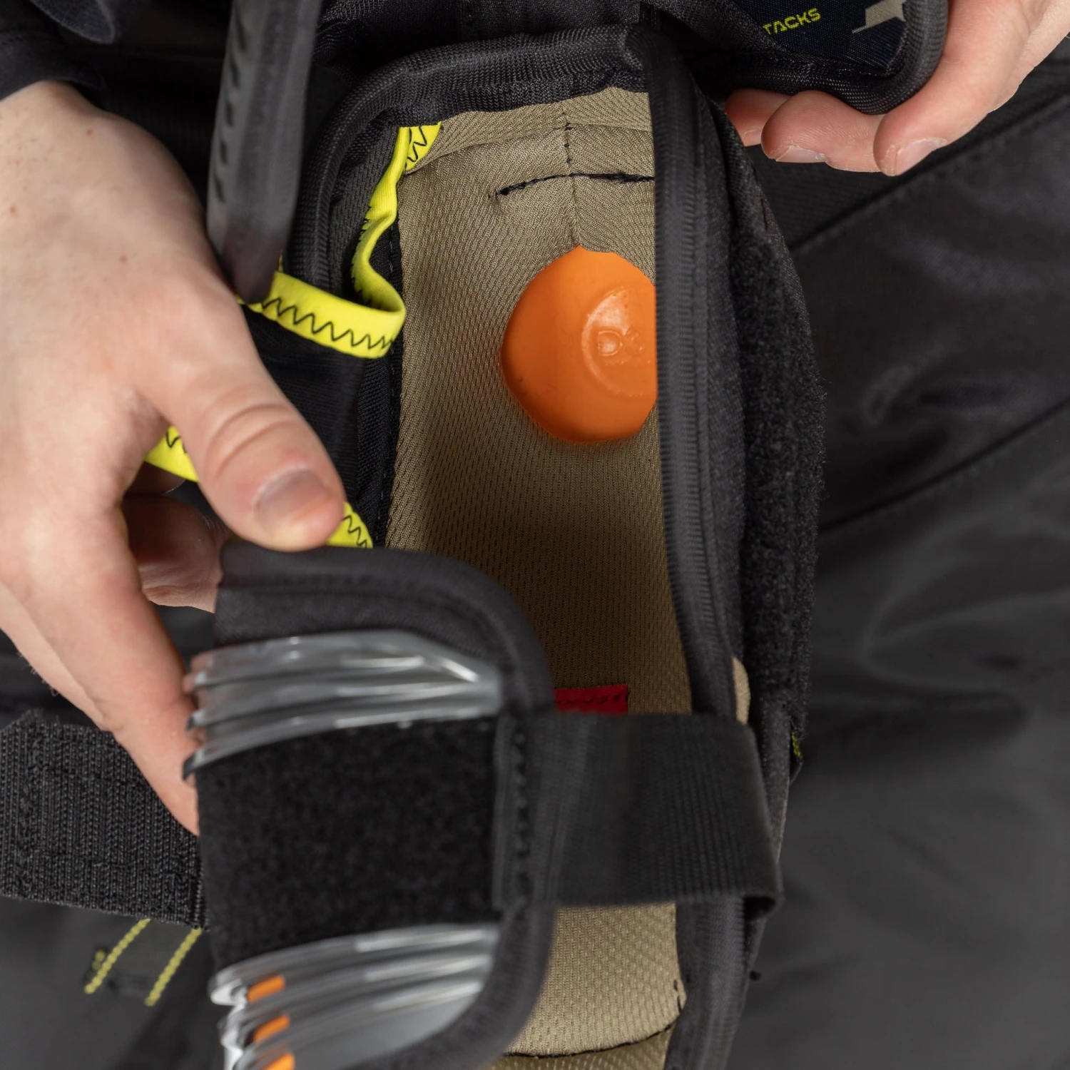 CCM Tacks AS-V Pro Senior Hockey Elbow Pads 11 CCM Tacks AS-V Pro Senior Hockey Elbow Pads - Image 11