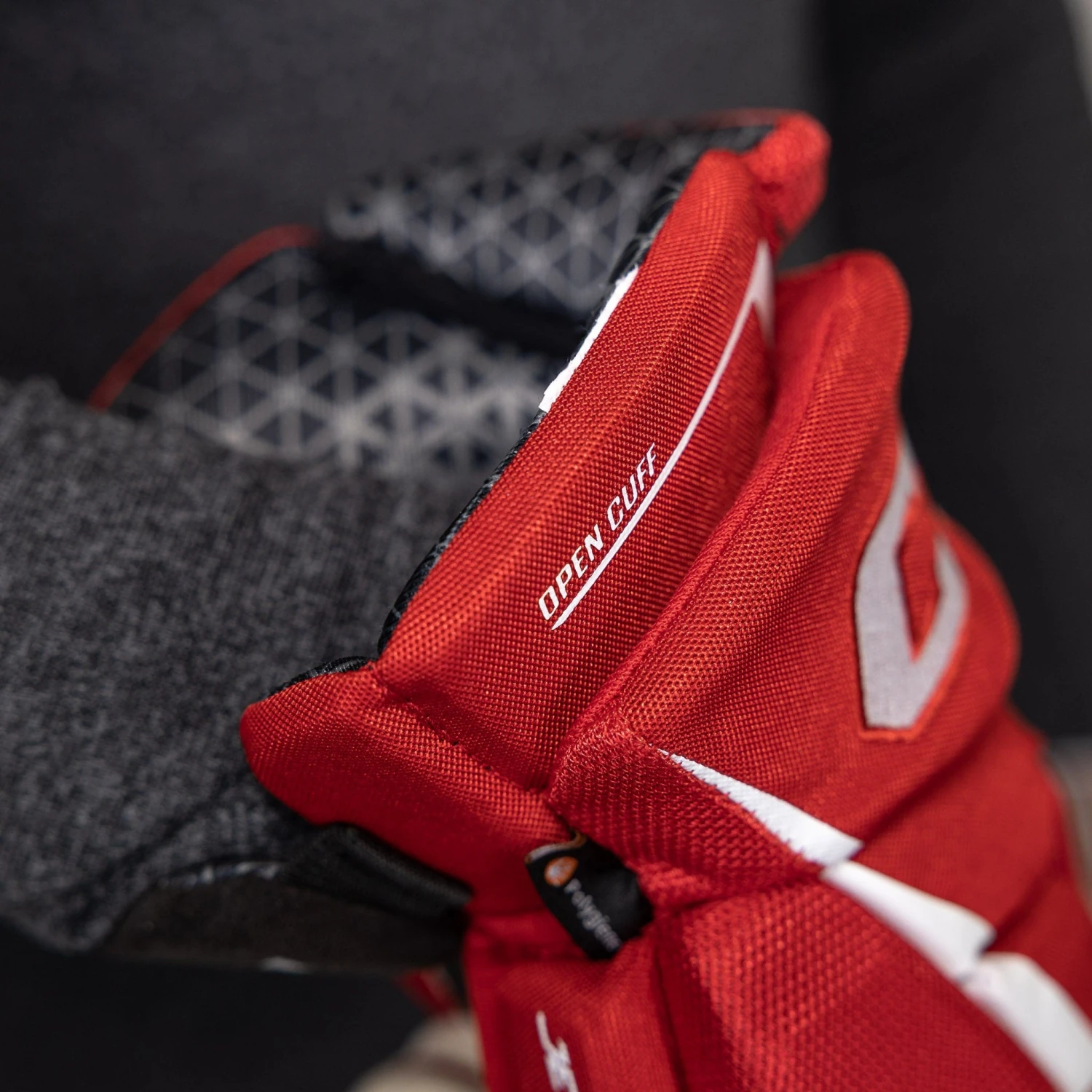 CCM Jetspeed FT6 Junior Hockey Gloves 12 CCM Jetspeed FT6 Junior Hockey Gloves - Image 12