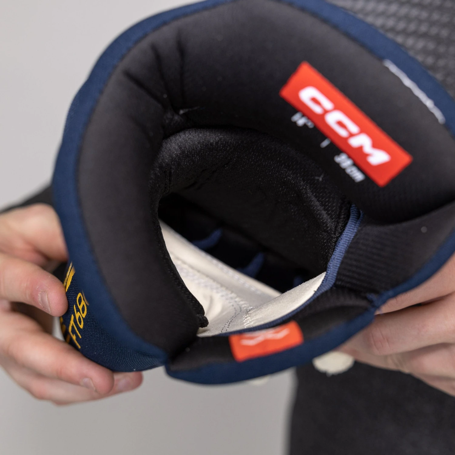 CCM Jetspeed FT680 Junior Hockey Gloves 15 CCM Jetspeed FT680 Junior Hockey Gloves - Image 15