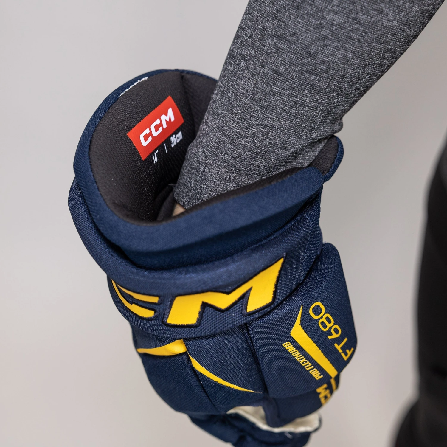 CCM Jetspeed FT680 Junior Hockey Gloves 16 CCM Jetspeed FT680 Junior Hockey Gloves - Image 16