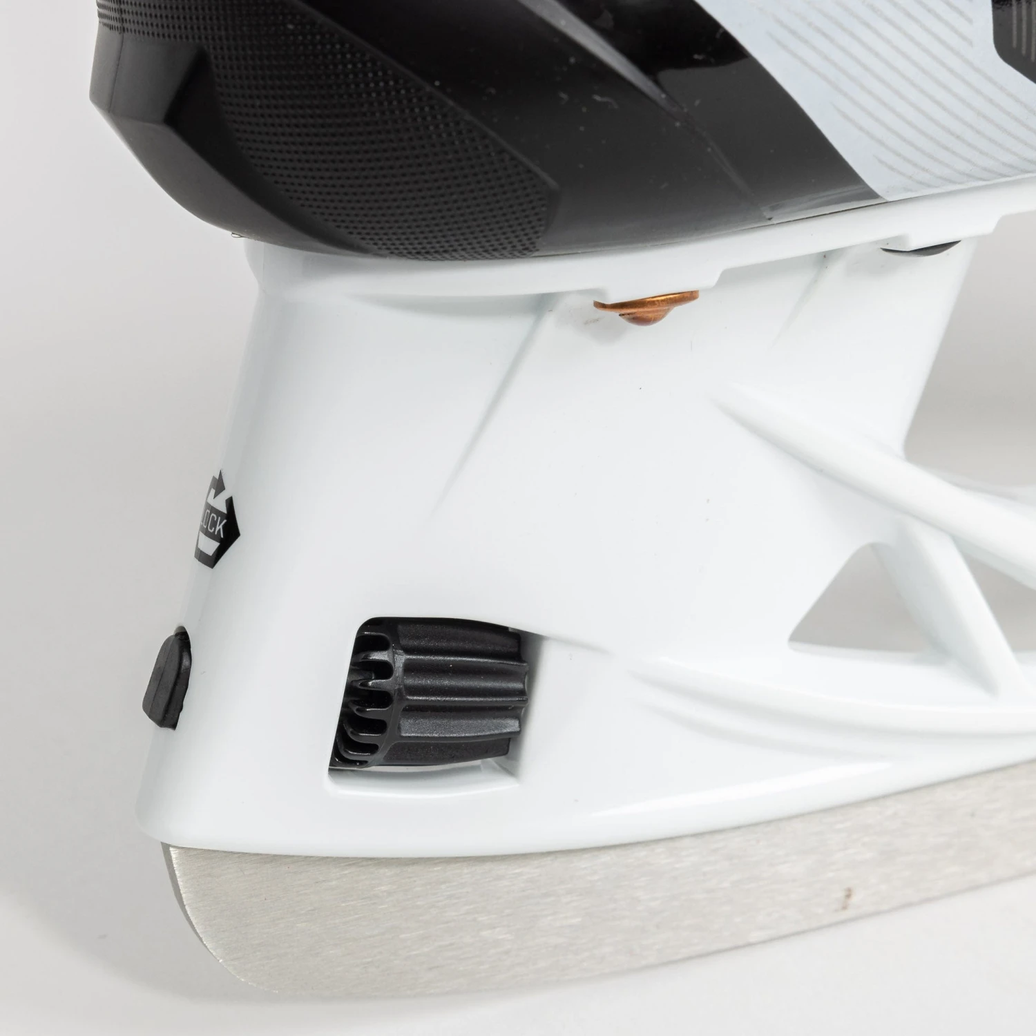 CCM Jetspeed FT680 Junior Hockey Skates 7 CCM Jetspeed FT680 Junior Hockey Skates - Image 7