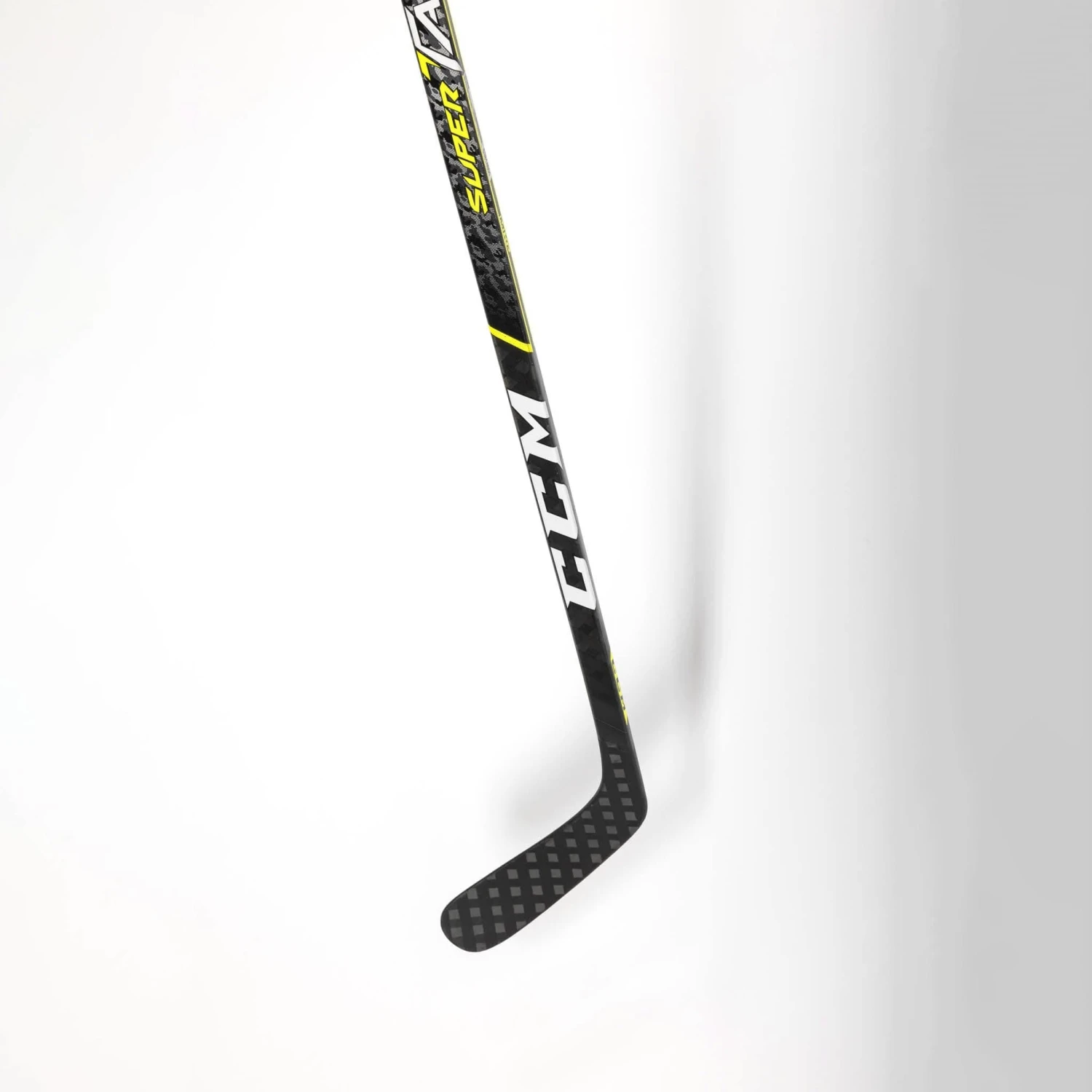 CCM Super Tacks Team Senior Hockey Stick (2020) 2 CCM Super Tacks Team Senior Hockey Stick (2020) - Image 2