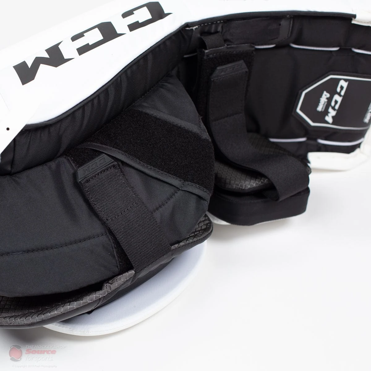 CCM Extreme Flex E4.5 Junior Goalie Leg Pads - Source Exclusive 5 CCM Extreme Flex E4.5 Junior Goalie Leg Pads - Source Exclusive - Image 5
