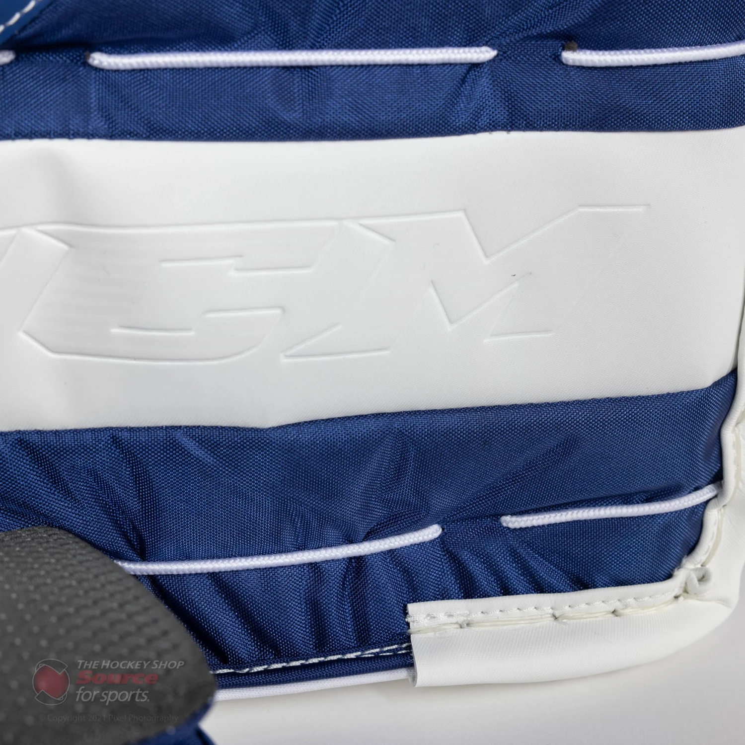 CCM Extreme Flex E5.5 Junior Goalie Leg Pads 18 CCM Extreme Flex E5.5 Junior Goalie Leg Pads - Image 18