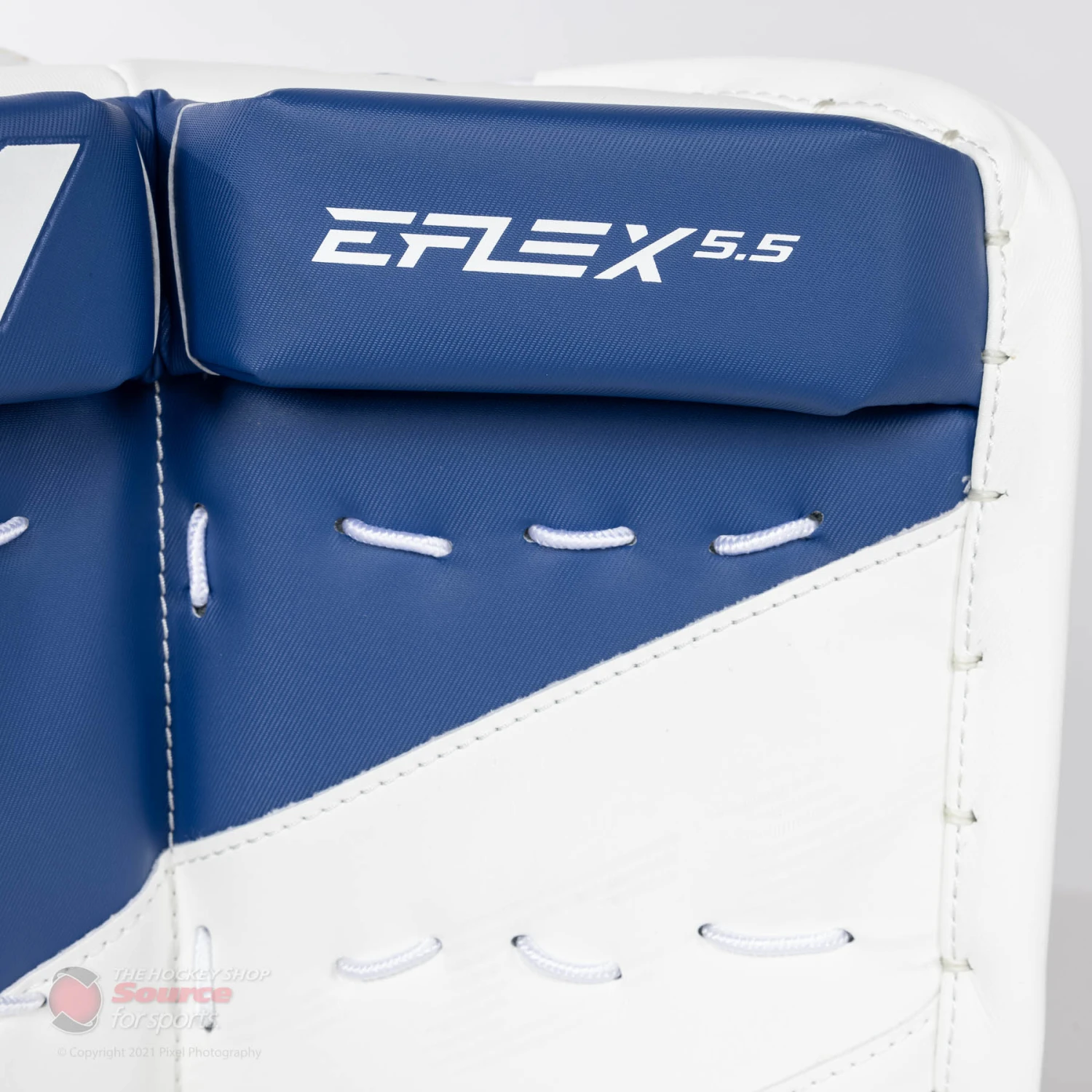 CCM Extreme Flex E5.5 Junior Goalie Leg Pads 5 CCM Extreme Flex E5.5 Junior Goalie Leg Pads - Image 5