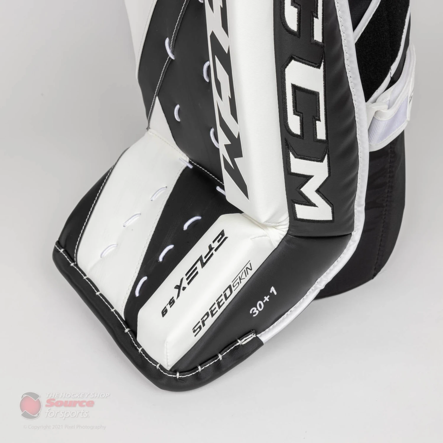 CCM Extreme Flex E5.9 Intermediate Goalie Leg Pads - Source Exclusive 5 CCM Extreme Flex E5.9 Intermediate Goalie Leg Pads - Source Exclusive - Image 5