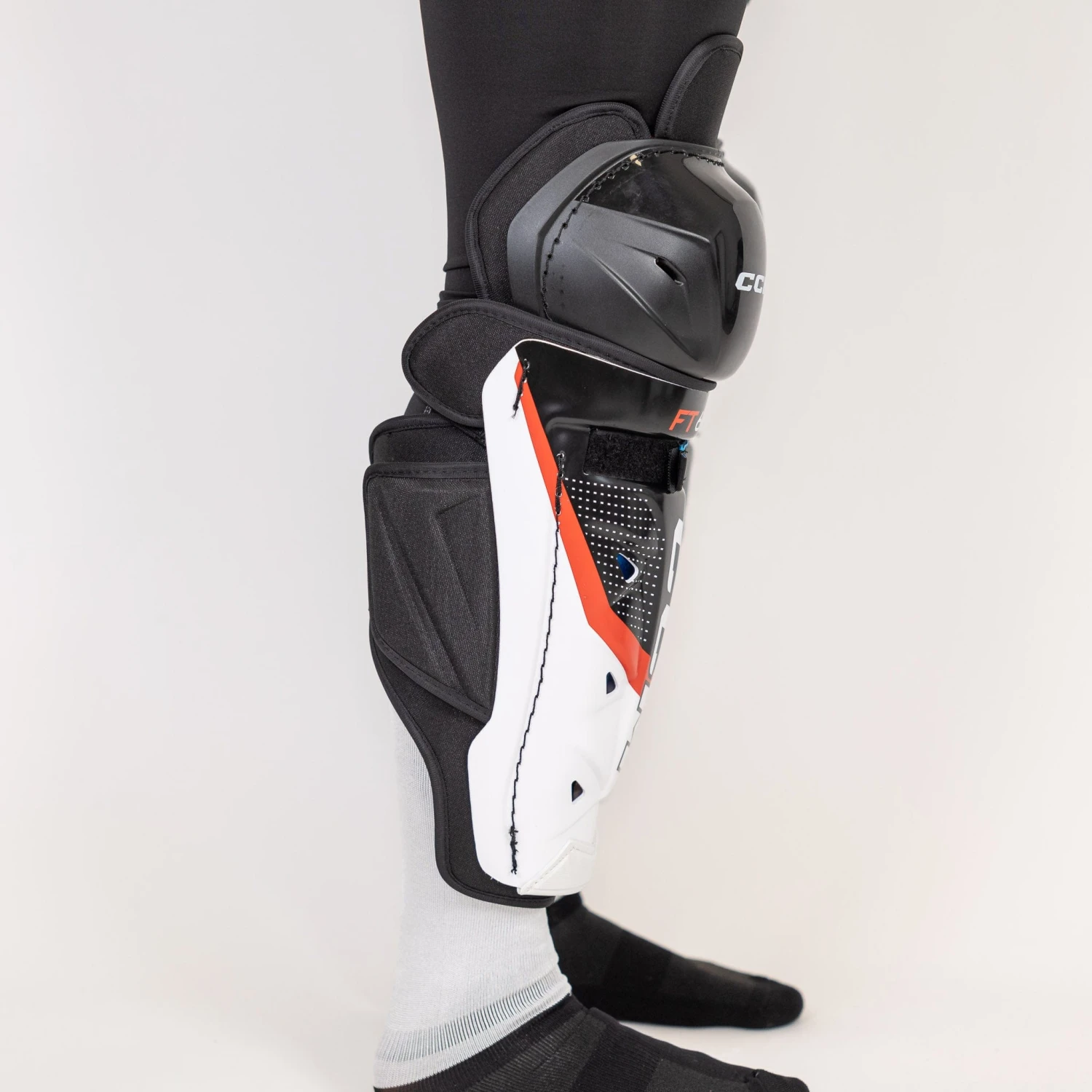 CCM Jetspeed FT680 Junior Hockey Shin Guards 7 CCM Jetspeed FT680 Junior Hockey Shin Guards - Image 7