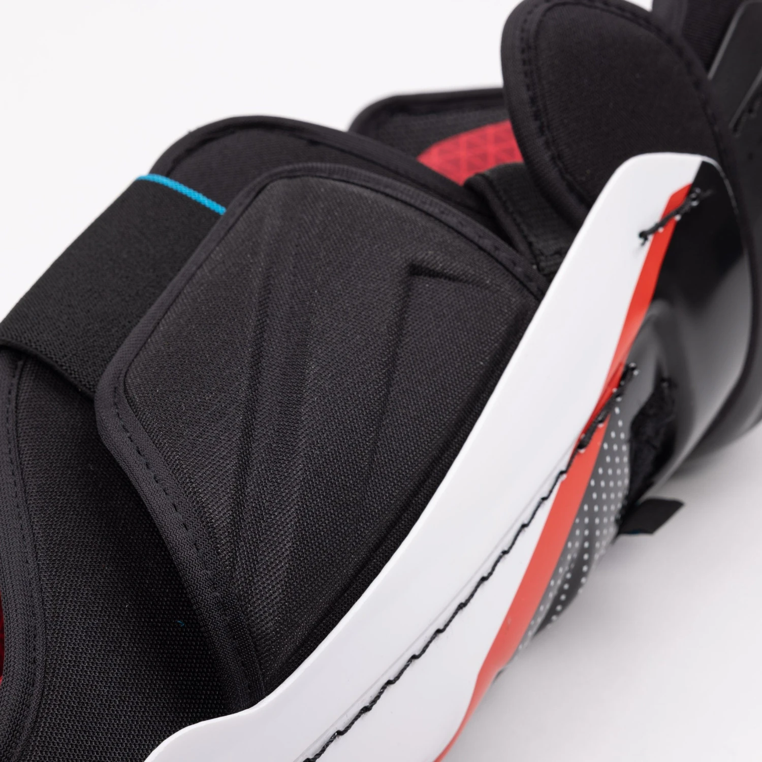 CCM Jetspeed FT680 Junior Hockey Shin Guards 8 CCM Jetspeed FT680 Junior Hockey Shin Guards - Image 8