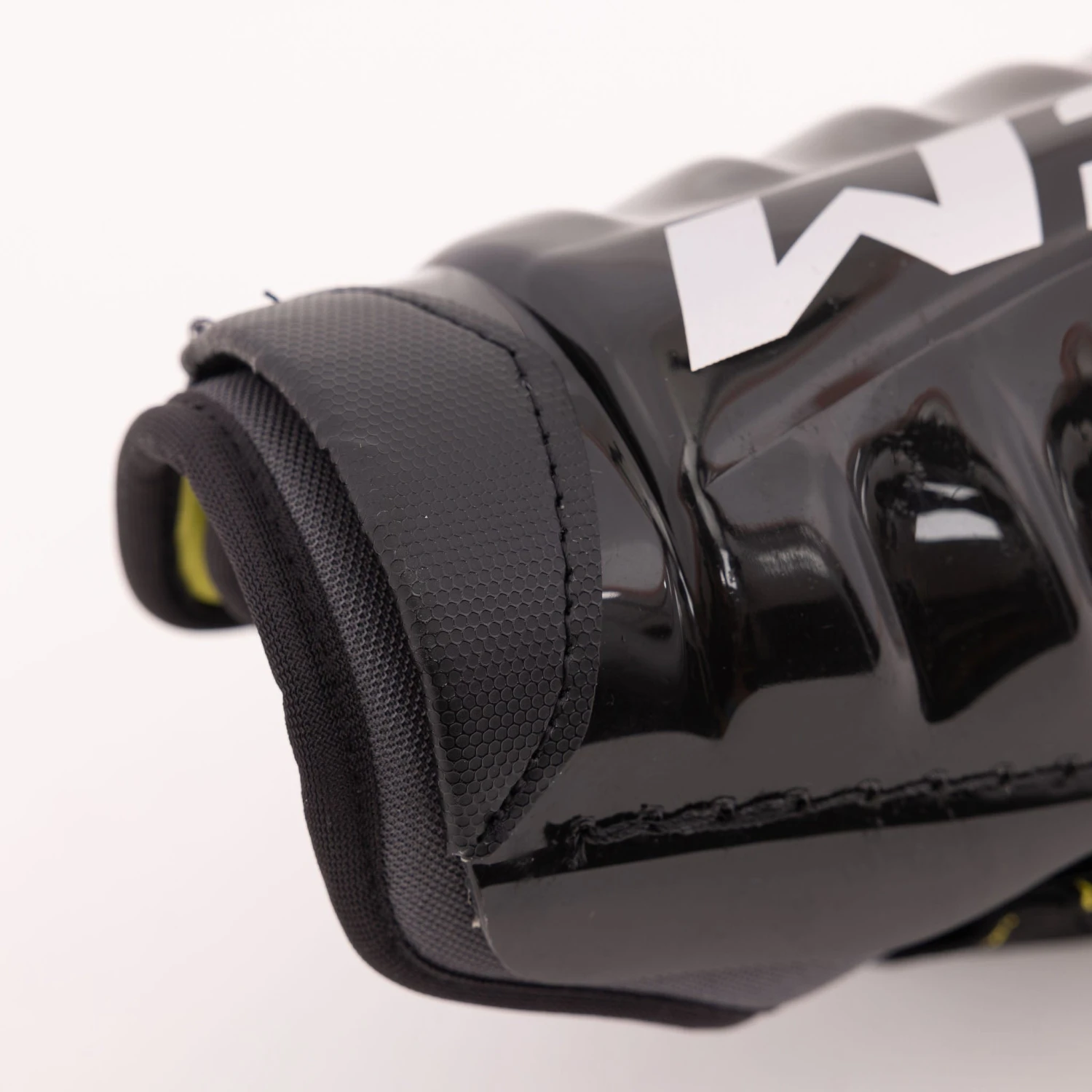 CCM Tacks AS580 Junior Hockey Shin Guards 3 CCM Tacks AS580 Junior Hockey Shin Guards - Image 3