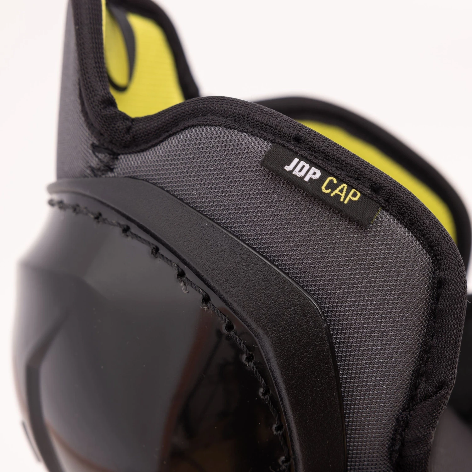 CCM Tacks AS580 Junior Hockey Shin Guards 5 CCM Tacks AS580 Junior Hockey Shin Guards - Image 5