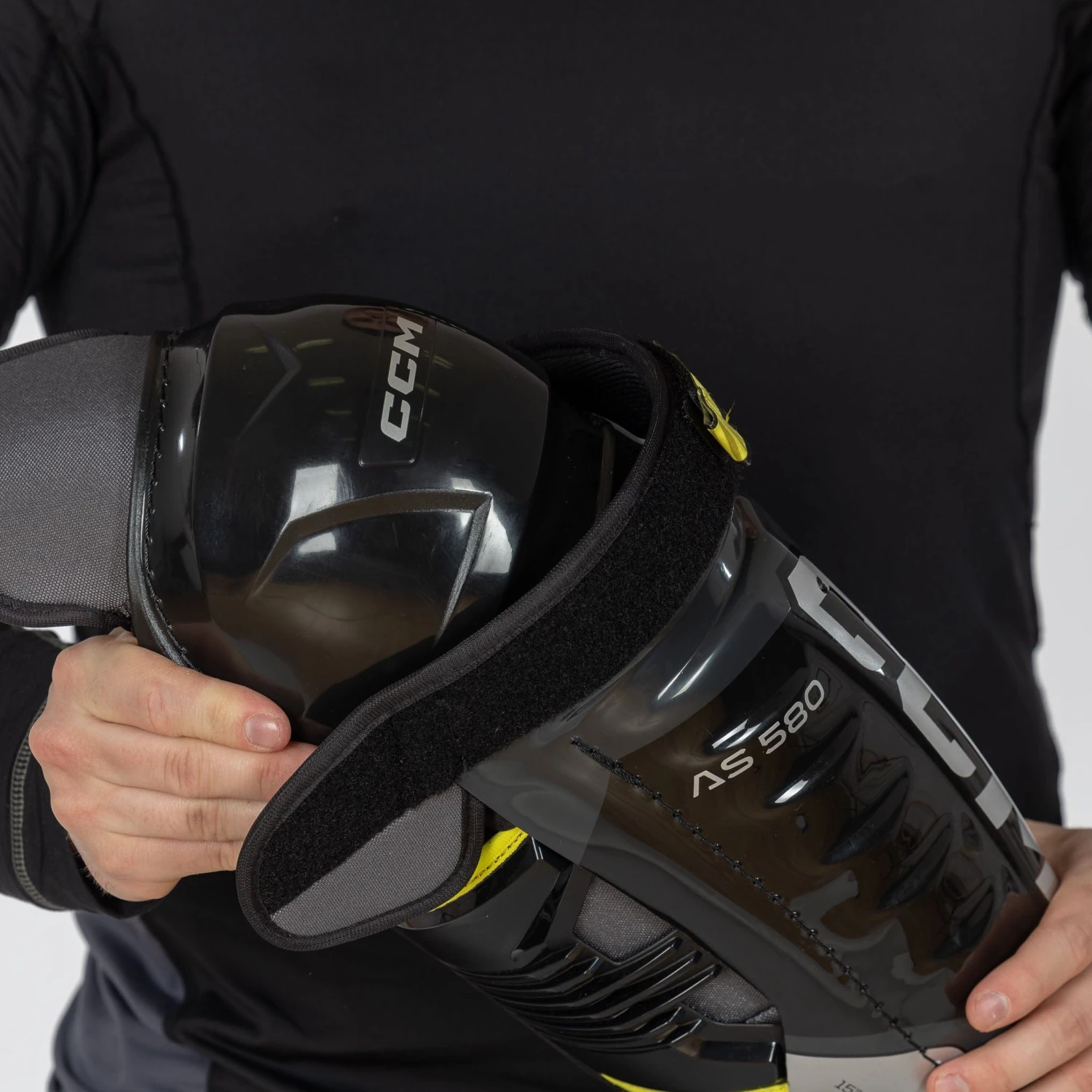 CCM Tacks AS580 Senior Hockey Shin Guards 9 CCM Tacks AS580 Senior Hockey Shin Guards - Image 9