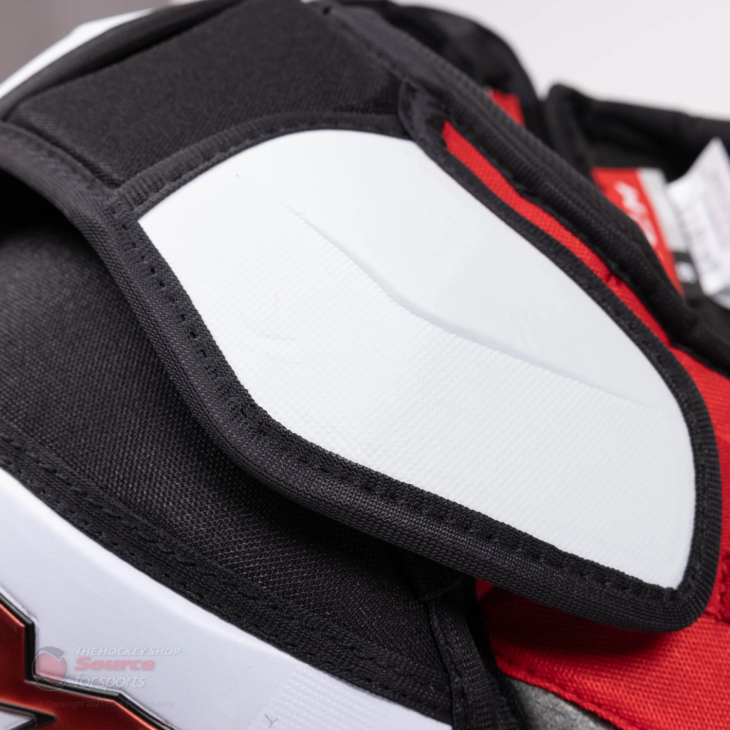 CCM Jetspeed FT4 Pro Senior Hockey Shoulder Pads 5 CCM Jetspeed FT4 Pro Senior Hockey Shoulder Pads - Image 5