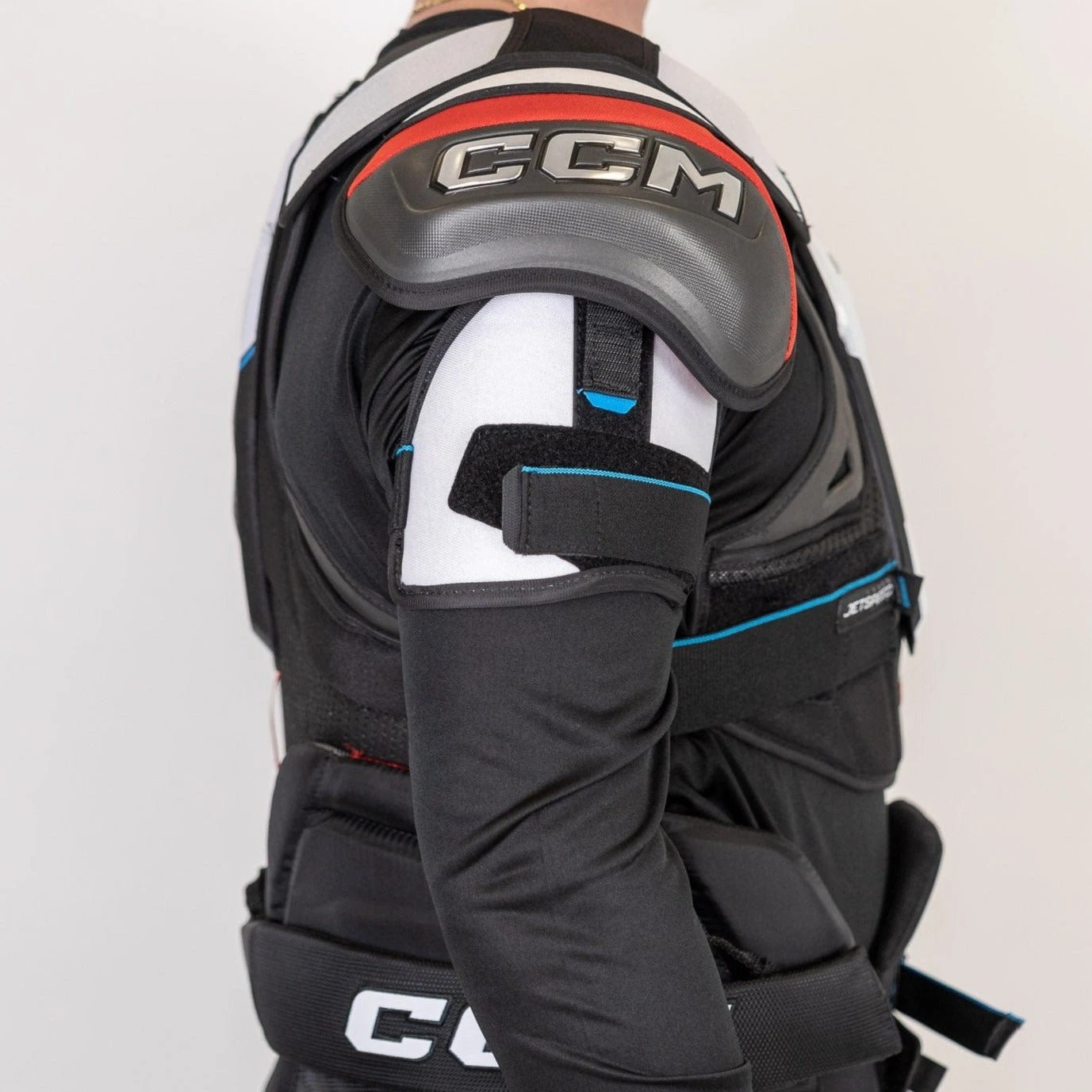 CCM Jetspeed FT6 Senior Hockey Shoulder Pads 13 CCM Jetspeed FT6 Senior Hockey Shoulder Pads - Image 13
