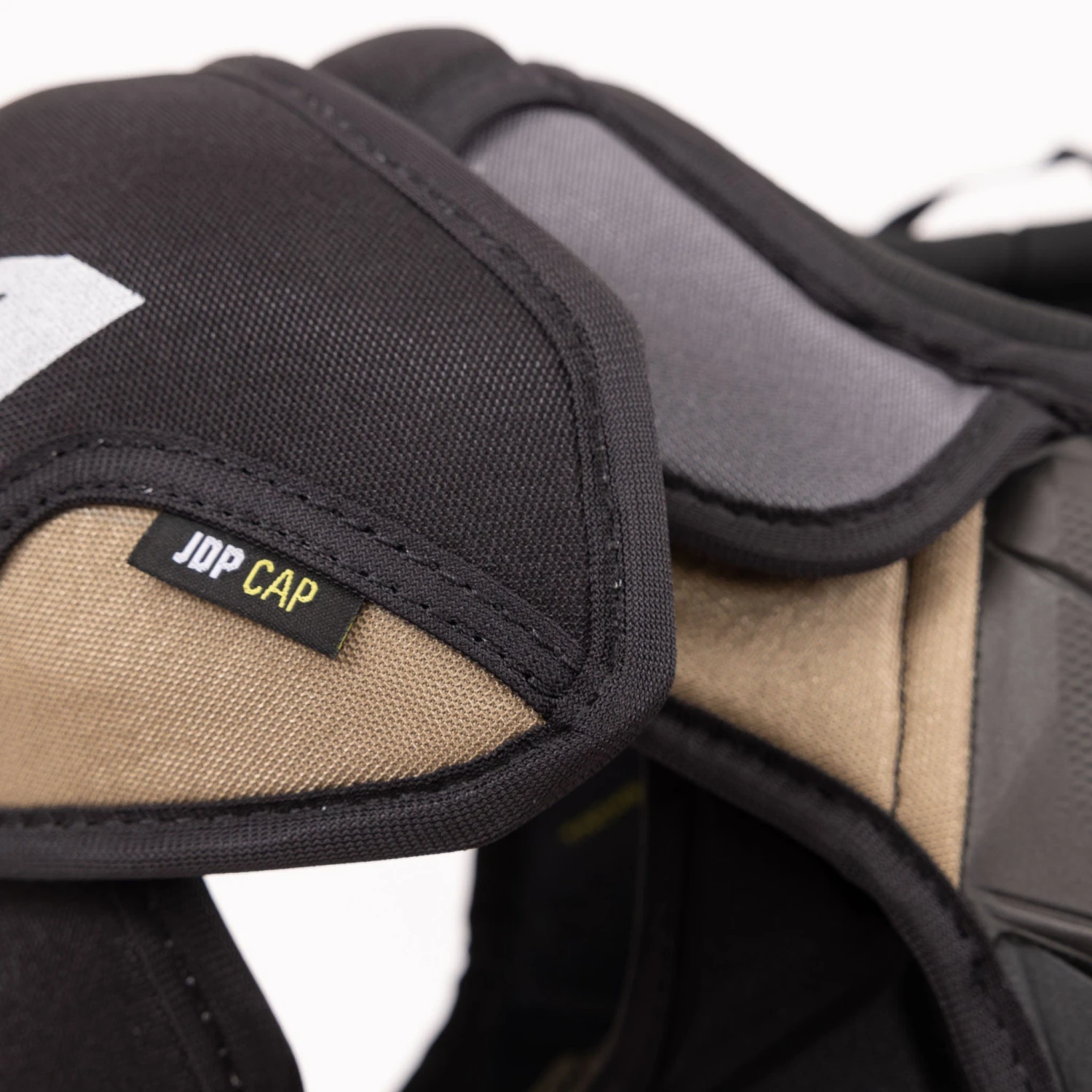 CCM Tacks AS580 Junior Hockey Shoulder Pads 8 CCM Tacks AS580 Junior Hockey Shoulder Pads - Image 8