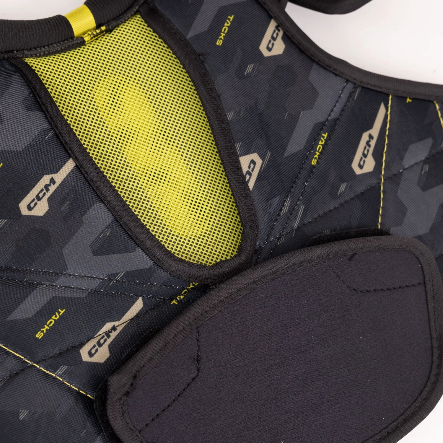 CCM Tacks AS580 Junior Hockey Shoulder Pads 13 CCM Tacks AS580 Junior Hockey Shoulder Pads - Image 13