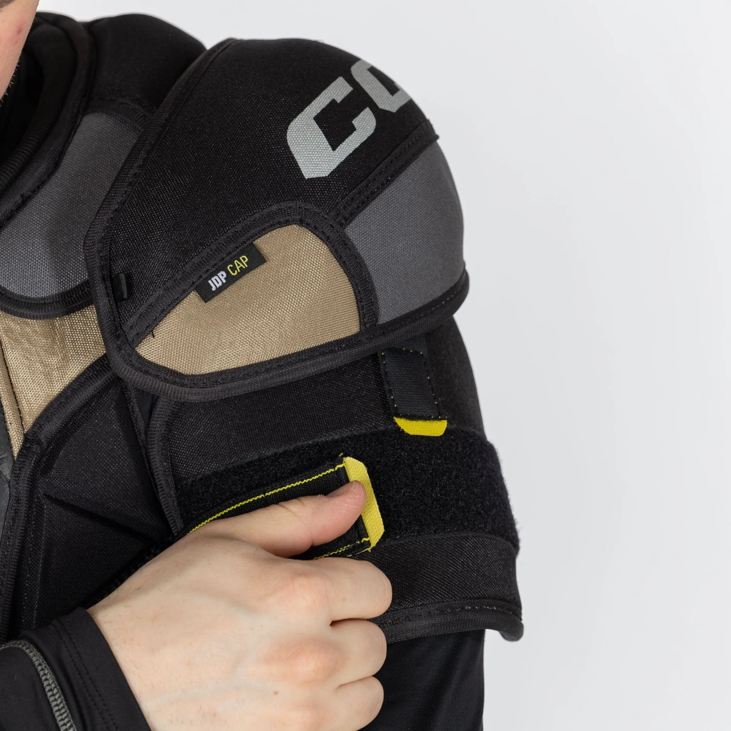 CCM Tacks AS580 Senior Hockey Shoulder Pads 10 CCM Tacks AS580 Senior Hockey Shoulder Pads - Image 10